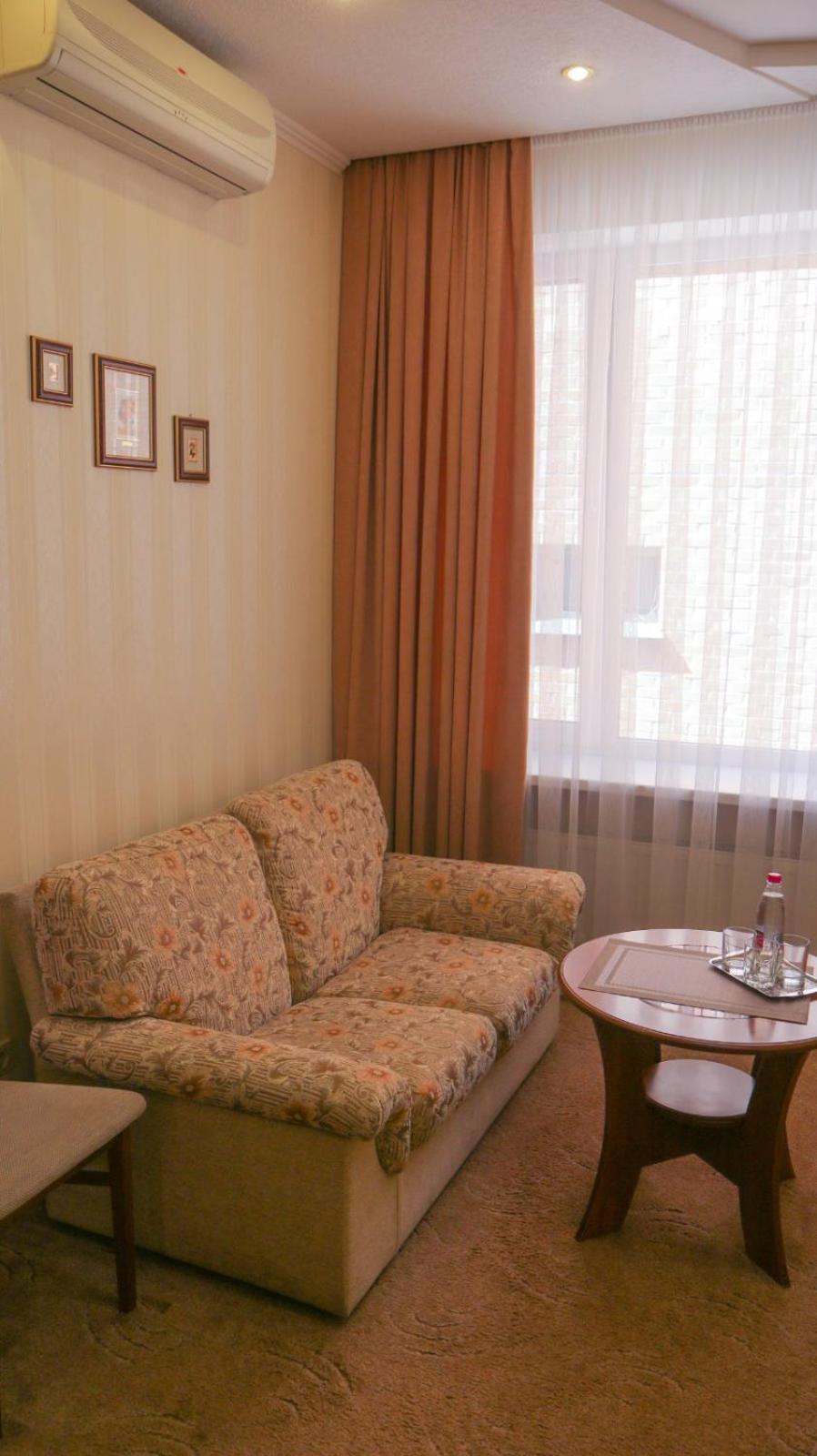 Hotel Status Vinnycja Esterno foto