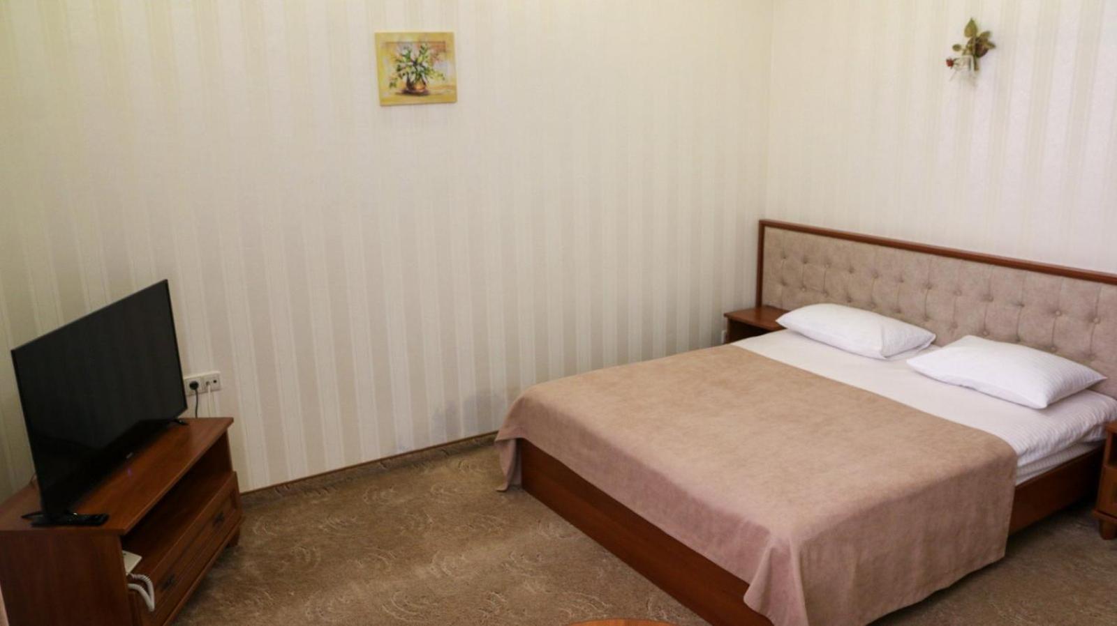 Hotel Status Vinnycja Esterno foto