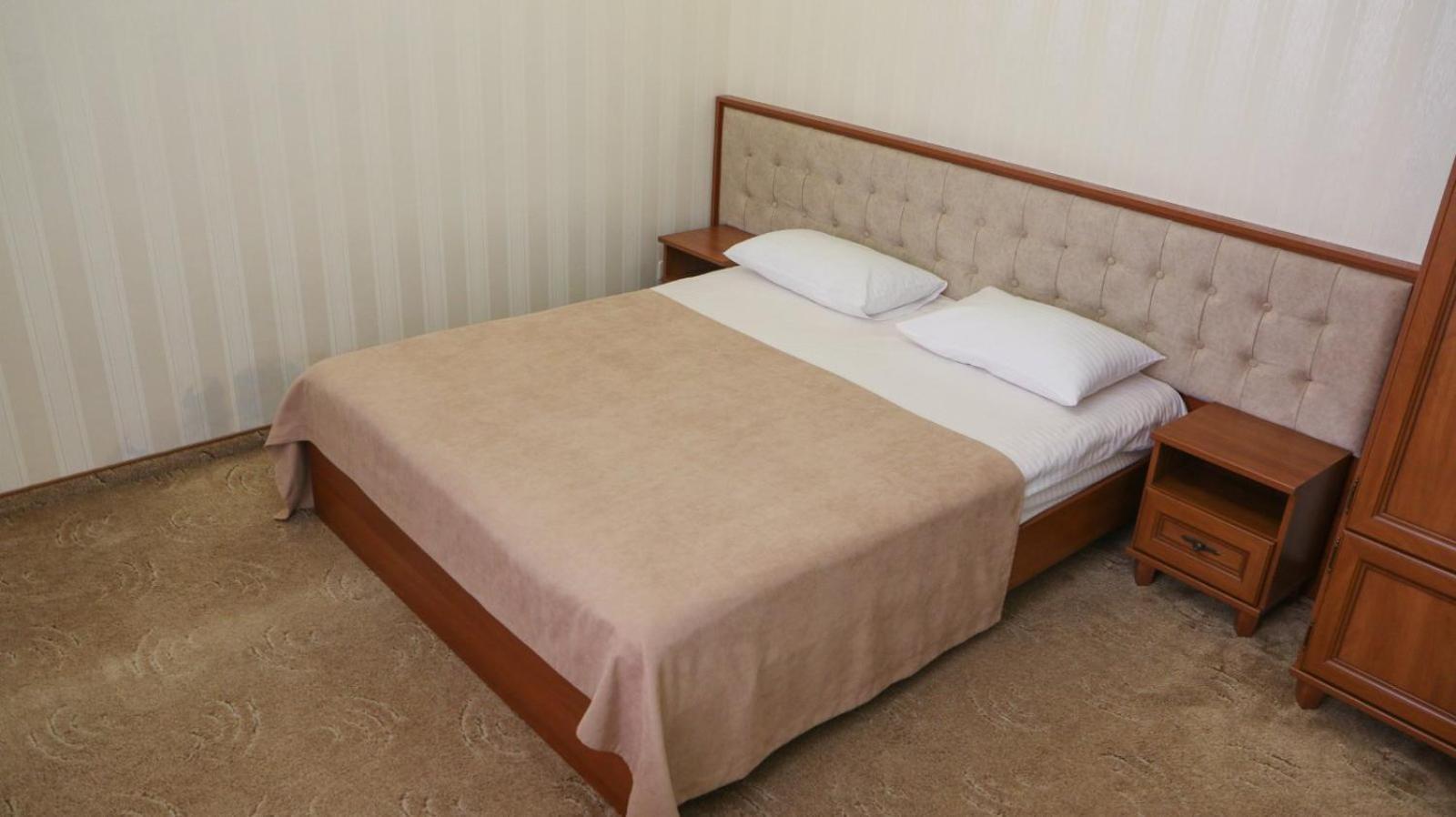Hotel Status Vinnycja Esterno foto