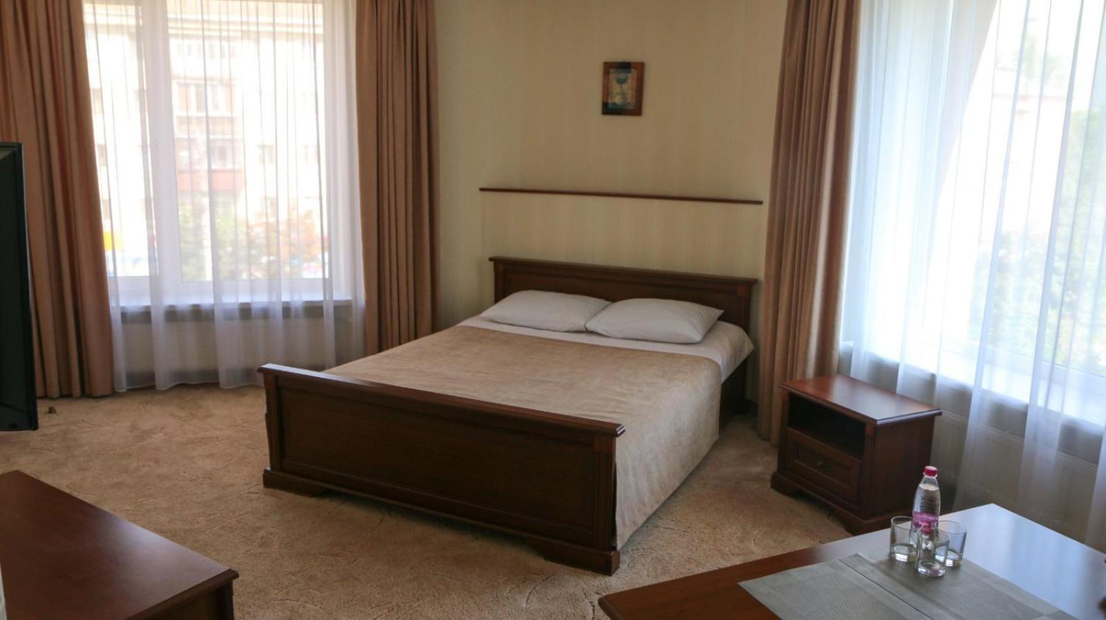 Hotel Status Vinnycja Esterno foto